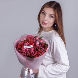 yarkij buket al'stromerij 5